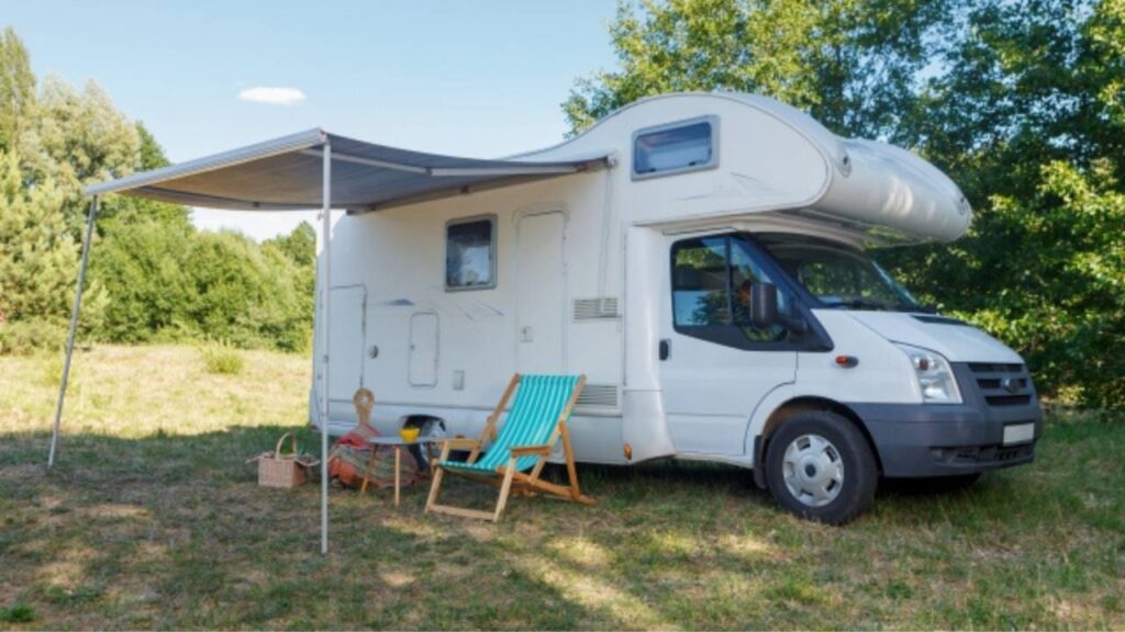 キャンピングカーと乗用車を比較すると税金はどのくらい安いの?