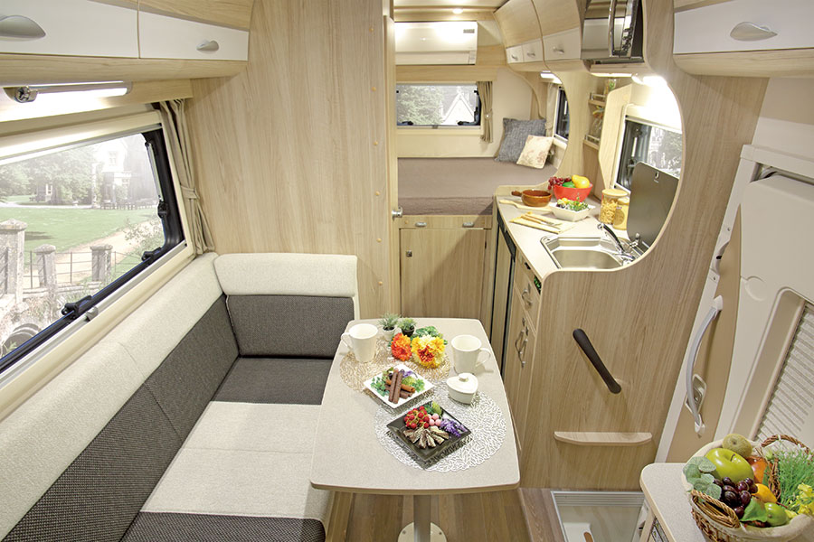 ナッツRV:クレソンジャーニー車内